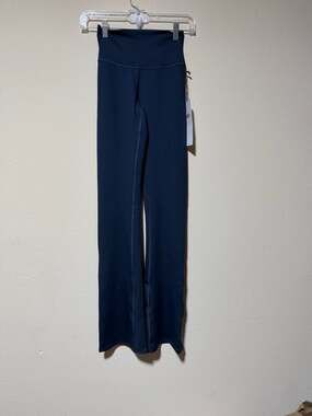 Alo Yoga Airlift High-Waist Game Changer Legging in Navy Blue